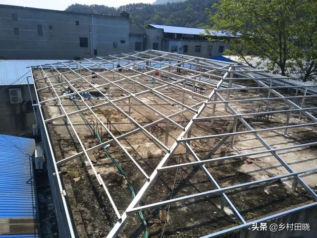 农村自建房坡屋顶，用琉璃瓦还是树脂瓦？看看内行人的经验分享